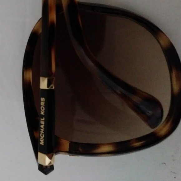 Michael Kors Oversize Tortoise Brown Sunglasses - Picture 13 of 14